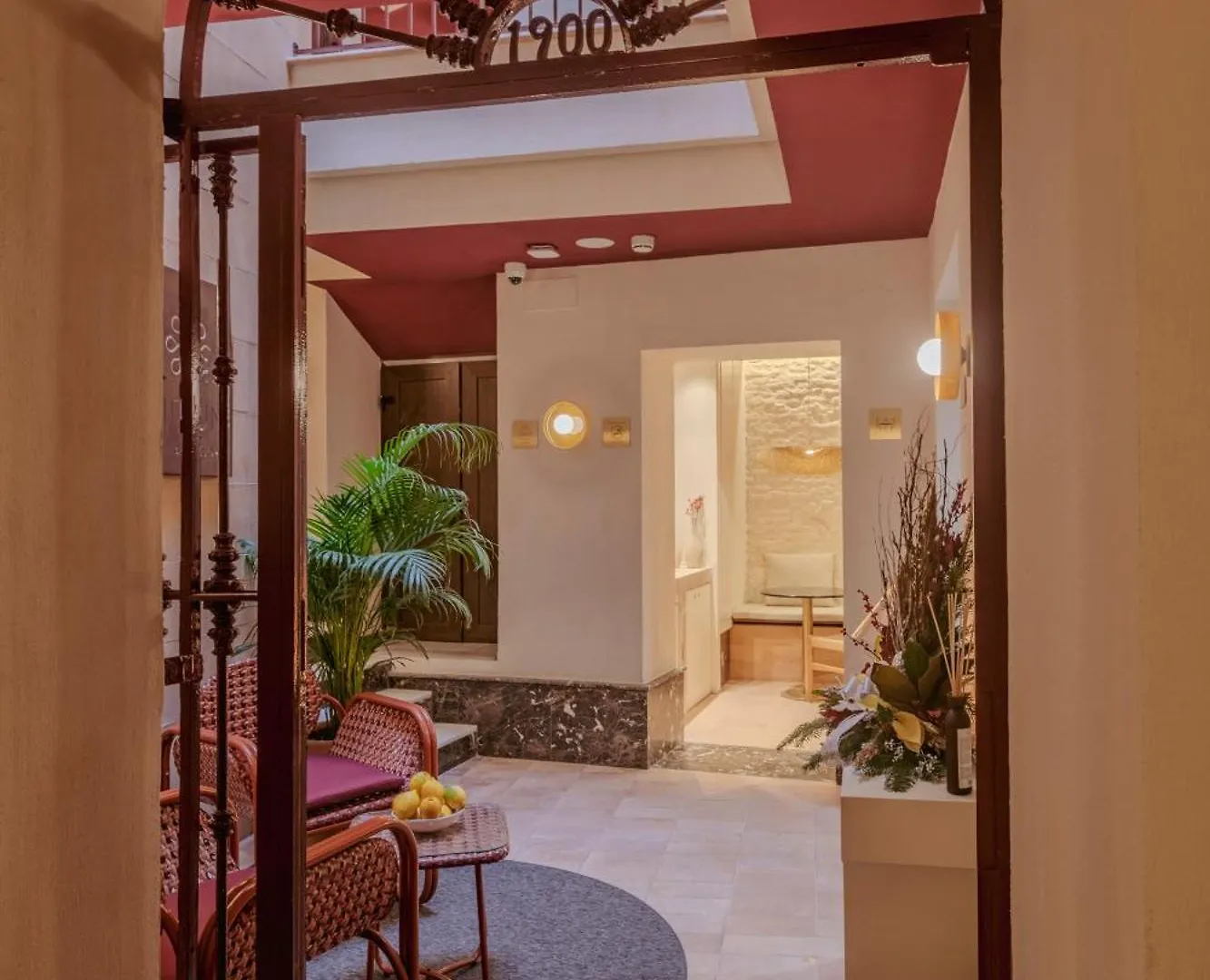 Guest house Lirium Casa Patio Hotel Seville Spain